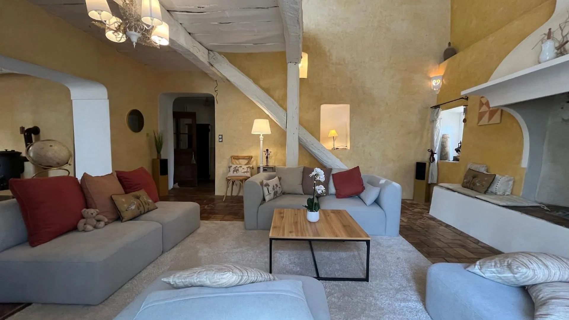 Vakantieboerderij Elegant 18Th-Century Bastide In Provence With Panoramic Views And Private Pool Villa Valensole