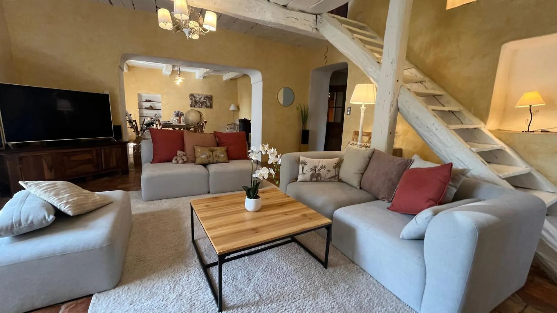 Elegant 18Th-Century Bastide In Provence With Panoramic Views And Private Pool Villa Valensole Vakantieboerderij